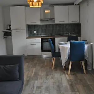 apt-2-pieces-renove-en-rez-de-chaussee.hotels-rhonealpes.com/